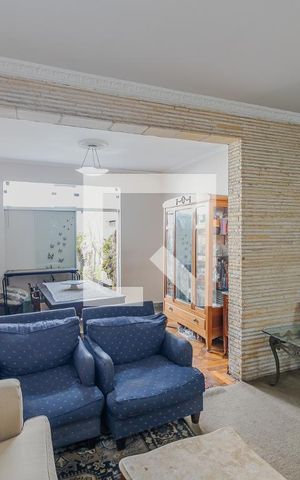 Casa à venda com 378m², 5 quartos e 2 vagasSala