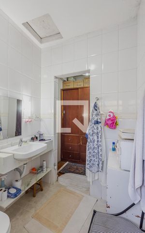Casa à venda com 378m², 5 quartos e 2 vagasBanheiro da Suíte 2