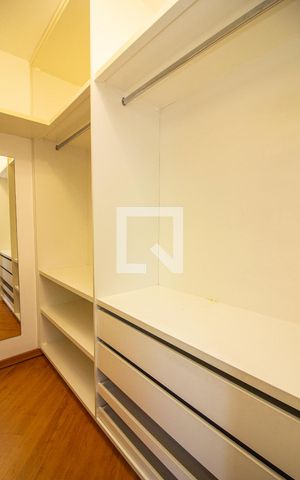 Apartamento à venda com 131m², 3 quartos e 3 vagasCloset da suíte 1