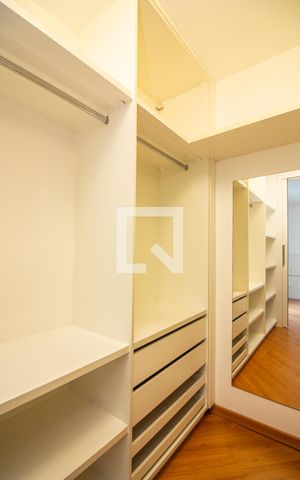 Apartamento à venda com 131m², 3 quartos e 3 vagasCloset da suíte 1
