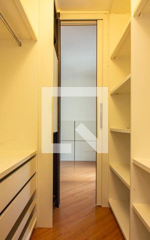 Apartamento à venda com 131m², 3 quartos e 3 vagasCloset da suíte 1