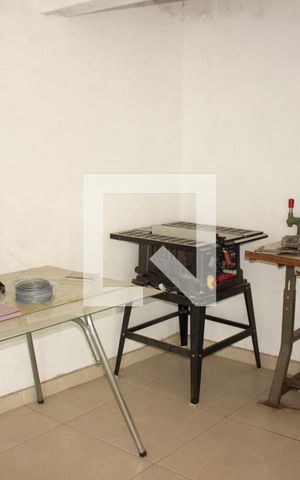 Casa à venda com 200m², 1 quarto e 2 vagas Casa à venda com 200m², 1 quarto e 2 vagasQuarto 4