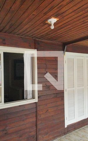 Casa à venda com 300m², 2 quartos e 3 vagas Casa à venda com 300m², 2 quartos e 3 vagasFachada