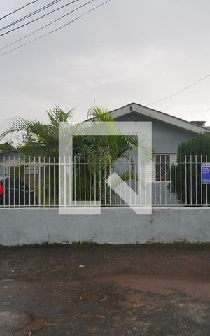 Casa à venda com 300m², 2 quartos e 3 vagas Casa à venda com 300m², 2 quartos e 3 vagasFachada