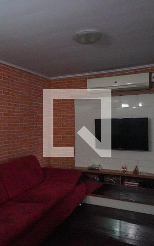 Casa à venda com 300m², 2 quartos e 3 vagas Casa à venda com 300m², 2 quartos e 3 vagasSala
