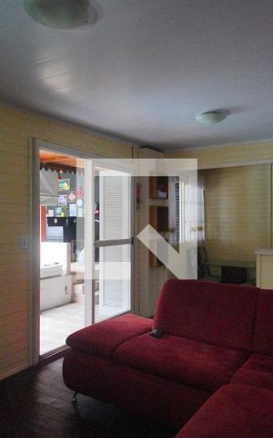 Casa à venda com 300m², 2 quartos e 3 vagas Casa à venda com 300m², 2 quartos e 3 vagasSala