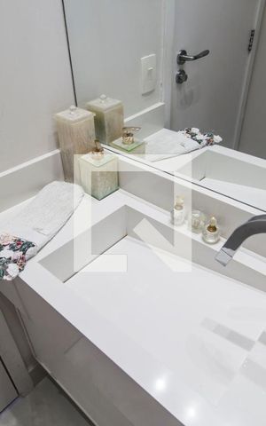 Apartamento à venda com 81m², 3 quartos e 1 vaga Apartamento à venda com 81m², 3 quartos e 1 vagaDetalhe do banheiro
