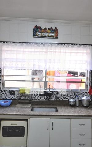 Casa à venda com 117m², 3 quartos e 2 vagasCozinha