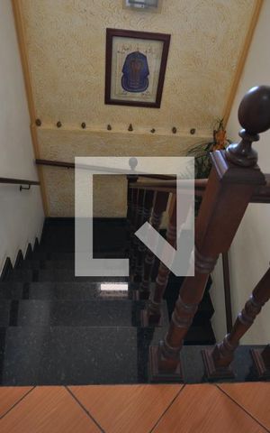 Casa à venda com 117m², 3 quartos e 2 vagasEscada