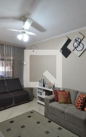 Casa à venda com 117m², 3 quartos e 2 vagasSala