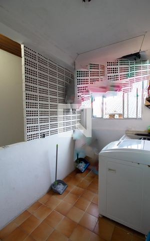 Casa à venda com 250m², 3 quartos e 2 vagas Casa à venda com 250m², 3 quartos e 2 vagasÁrea de Serviço 2
