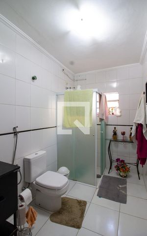 Casa à venda com 250m², 3 quartos e 2 vagas Casa à venda com 250m², 3 quartos e 2 vagasBanheiro