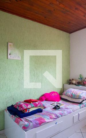 Casa à venda com 250m², 3 quartos e 2 vagas Casa à venda com 250m², 3 quartos e 2 vagasQuarto 4