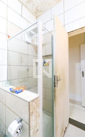 Casa à venda com 487m², 3 quartos e 2 vagas Casa à venda com 487m², 3 quartos e 2 vagasBanheiro