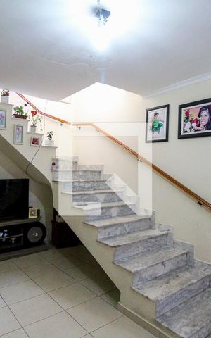 Casa à venda com 230m², 4 quartos e 2 vagasSala