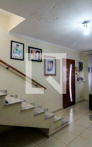 Casa à venda com 230m², 4 quartos e 2 vagasSala