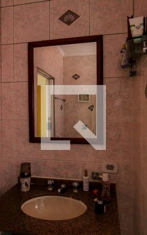 Casa à venda com 230m², 4 quartos e 2 vagasBanheiro
