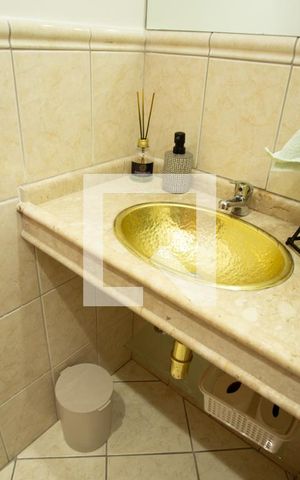 Casa à venda com 267m², 4 quartos e 4 vagas Casa à venda com 267m², 4 quartos e 4 vagasLAVABO