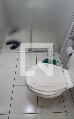 Casa à venda com 64m², 2 quartos e 2 vagas Casa à venda com 64m², 2 quartos e 2 vagasBanheiro Social