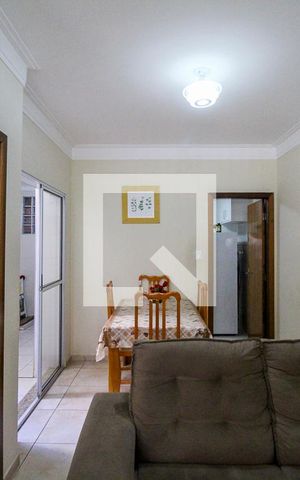Casa à venda com 64m², 2 quartos e 2 vagas Casa à venda com 64m², 2 quartos e 2 vagasSala