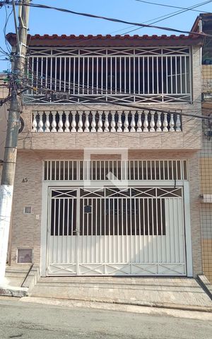 Casa à venda com 64m², 2 quartos e 2 vagas Casa à venda com 64m², 2 quartos e 2 vagasFachada