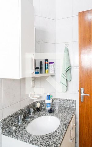 Casa à venda com 64m², 2 quartos e 2 vagas Casa à venda com 64m², 2 quartos e 2 vagasBanheiro Social