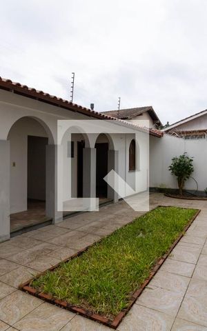 Casa à venda com 297m², 3 quartos e 4 vagas Casa à venda com 297m², 3 quartos e 4 vagasQuintal