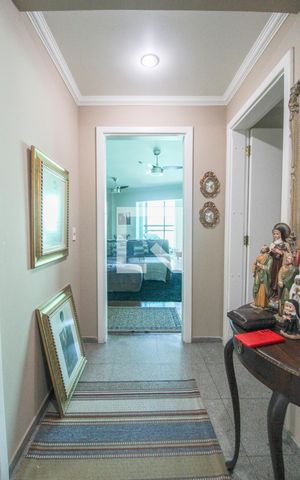Apartamento à venda com 213m², 3 quartos e 2 vagas Apartamento à venda com 213m², 3 quartos e 2 vagasEntrada