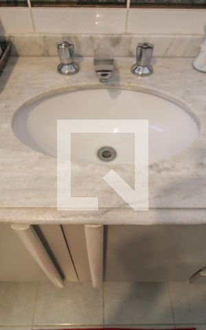 Apartamento à venda com 213m², 3 quartos e 2 vagas Apartamento à venda com 213m², 3 quartos e 2 vagasBanheiro
