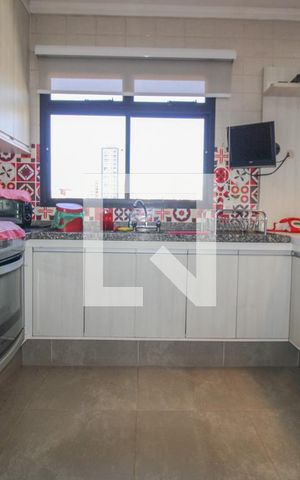 Apartamento à venda com 213m², 3 quartos e 2 vagas Apartamento à venda com 213m², 3 quartos e 2 vagasCozinha