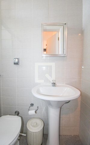 Apartamento à venda com 213m², 3 quartos e 2 vagas Apartamento à venda com 213m², 3 quartos e 2 vagasBanheiro de Serviço