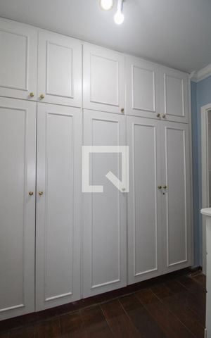 Apartamento à venda com 213m², 3 quartos e 2 vagas Apartamento à venda com 213m², 3 quartos e 2 vagasSuíte 2