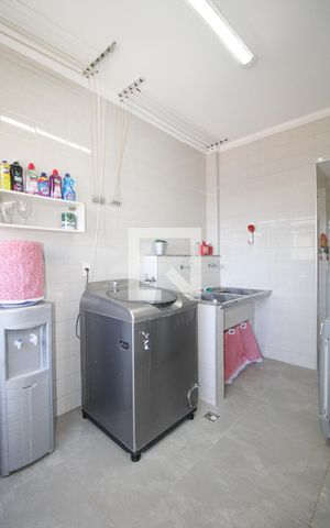 Apartamento à venda com 213m², 3 quartos e 2 vagas Apartamento à venda com 213m², 3 quartos e 2 vagasÁrea de Serviço