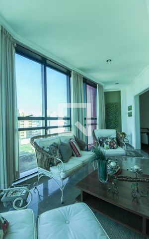 Apartamento à venda com 213m², 3 quartos e 2 vagas Apartamento à venda com 213m², 3 quartos e 2 vagasVaranda