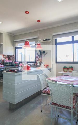 Apartamento à venda com 213m², 3 quartos e 2 vagas Apartamento à venda com 213m², 3 quartos e 2 vagasCozinha