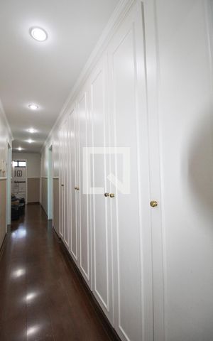 Apartamento à venda com 213m², 3 quartos e 2 vagas Apartamento à venda com 213m², 3 quartos e 2 vagasCorredor