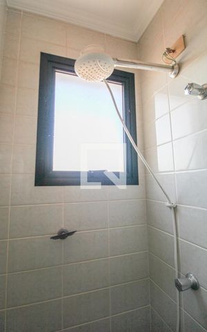 Apartamento à venda com 213m², 3 quartos e 2 vagas Apartamento à venda com 213m², 3 quartos e 2 vagasBanheiro de Serviço