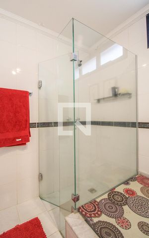 Apartamento à venda com 213m², 3 quartos e 2 vagas Apartamento à venda com 213m², 3 quartos e 2 vagasBanheiro
