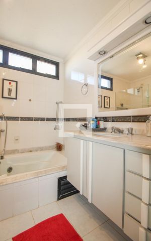 Apartamento à venda com 213m², 3 quartos e 2 vagas Apartamento à venda com 213m², 3 quartos e 2 vagasBanheiro