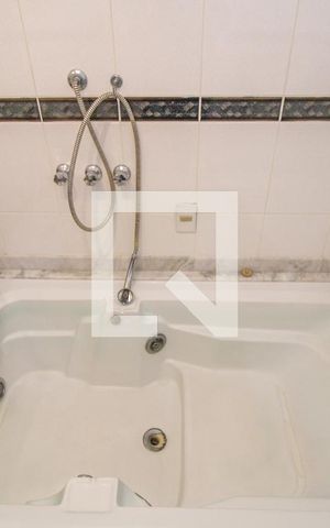 Apartamento à venda com 213m², 3 quartos e 2 vagas Apartamento à venda com 213m², 3 quartos e 2 vagasBanheiro
