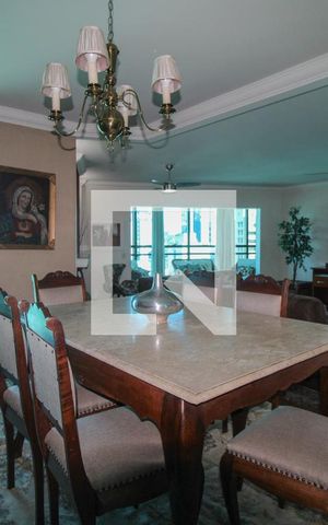 Apartamento à venda com 213m², 3 quartos e 2 vagas Apartamento à venda com 213m², 3 quartos e 2 vagasSala de Jantar