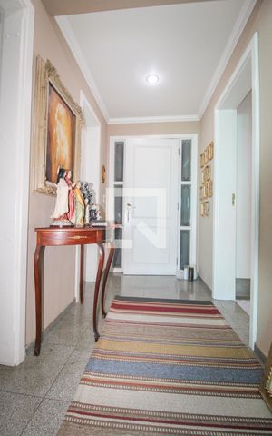 Apartamento à venda com 213m², 3 quartos e 2 vagas Apartamento à venda com 213m², 3 quartos e 2 vagasEntrada