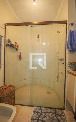 Apartamento à venda com 213m², 3 quartos e 2 vagas Apartamento à venda com 213m², 3 quartos e 2 vagasSuíte 2