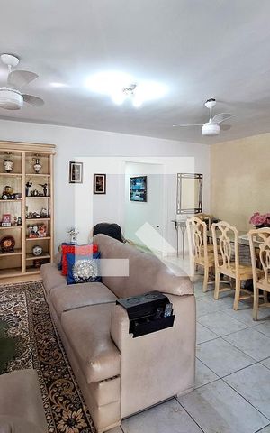 Casa de condomínio à venda com 215m², 4 quartos e 3 vagas Casa de condomínio à venda com 215m², 4 quartos e 3 vagasSala