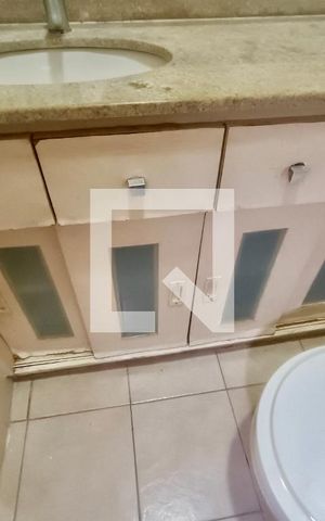 Apartamento à venda com 98m², 2 quartos e sem vaga Apartamento à venda com 98m², 2 quartos e sem vagaSuíte banheiro