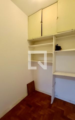 Apartamento à venda com 98m², 2 quartos e sem vaga Apartamento à venda com 98m², 2 quartos e sem vagaQuarto serviço