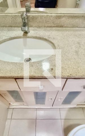 Apartamento à venda com 98m², 2 quartos e sem vaga Apartamento à venda com 98m², 2 quartos e sem vagaSuíte banheiro
