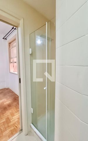 Apartamento à venda com 98m², 2 quartos e sem vaga Apartamento à venda com 98m², 2 quartos e sem vagaSuíte banheiro