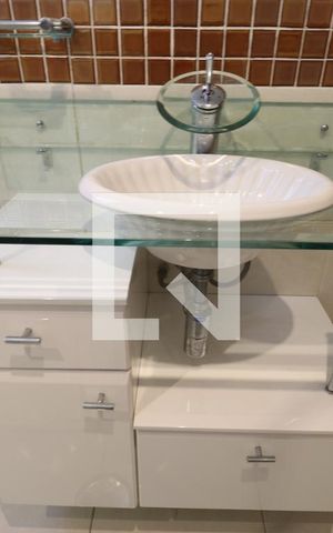 Apartamento à venda com 123m², 3 quartos e 2 vagasDetalhe do banheiro 2