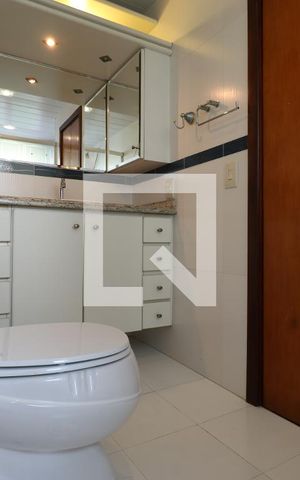 Apartamento à venda com 123m², 3 quartos e 2 vagasDetalhe do Banheiro da Suite